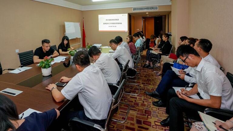 �߾����������Χ��������������