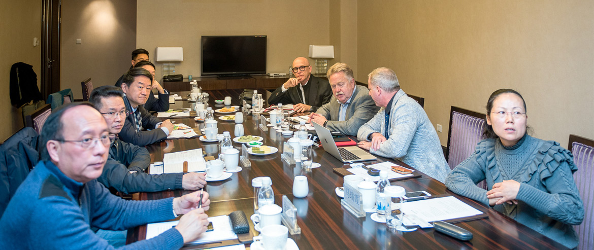 美国康宁翰集团董事长一行来立即博集团交流座谈