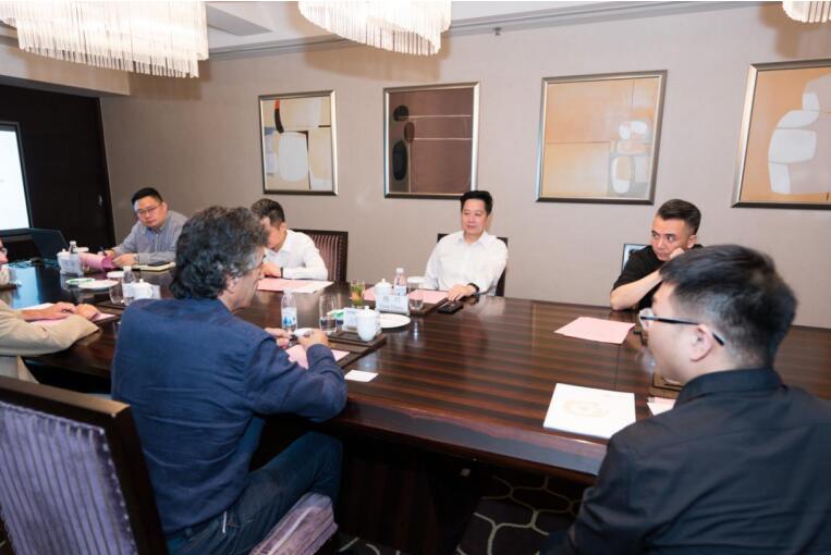 ¼¯Íŵ³Î¯¸±Êé¼Ç¡¢¸±¶Ê³¤¡¢×Ü˾ÀíÑî´¨»á¼ûάÄá°ÂÀÒÕÊõÑо¿ÖÐÐÄÊ×´´ÈËÆ¤Ò®ÂÞ·Â忨ɪ¿¨½ÌÊÚÒ»ÐÐ