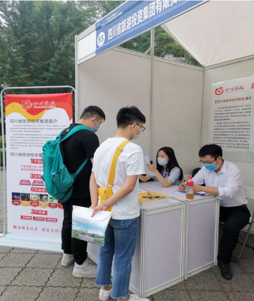 ����������ǰ��������ѧ����У԰��Ƹ�˶�