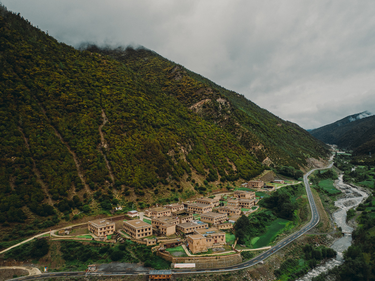 ��ѡ�������μ�ƶ�ٴ������Ĵ����43���˼ҵĸ�ԭ��կ������򿨵�